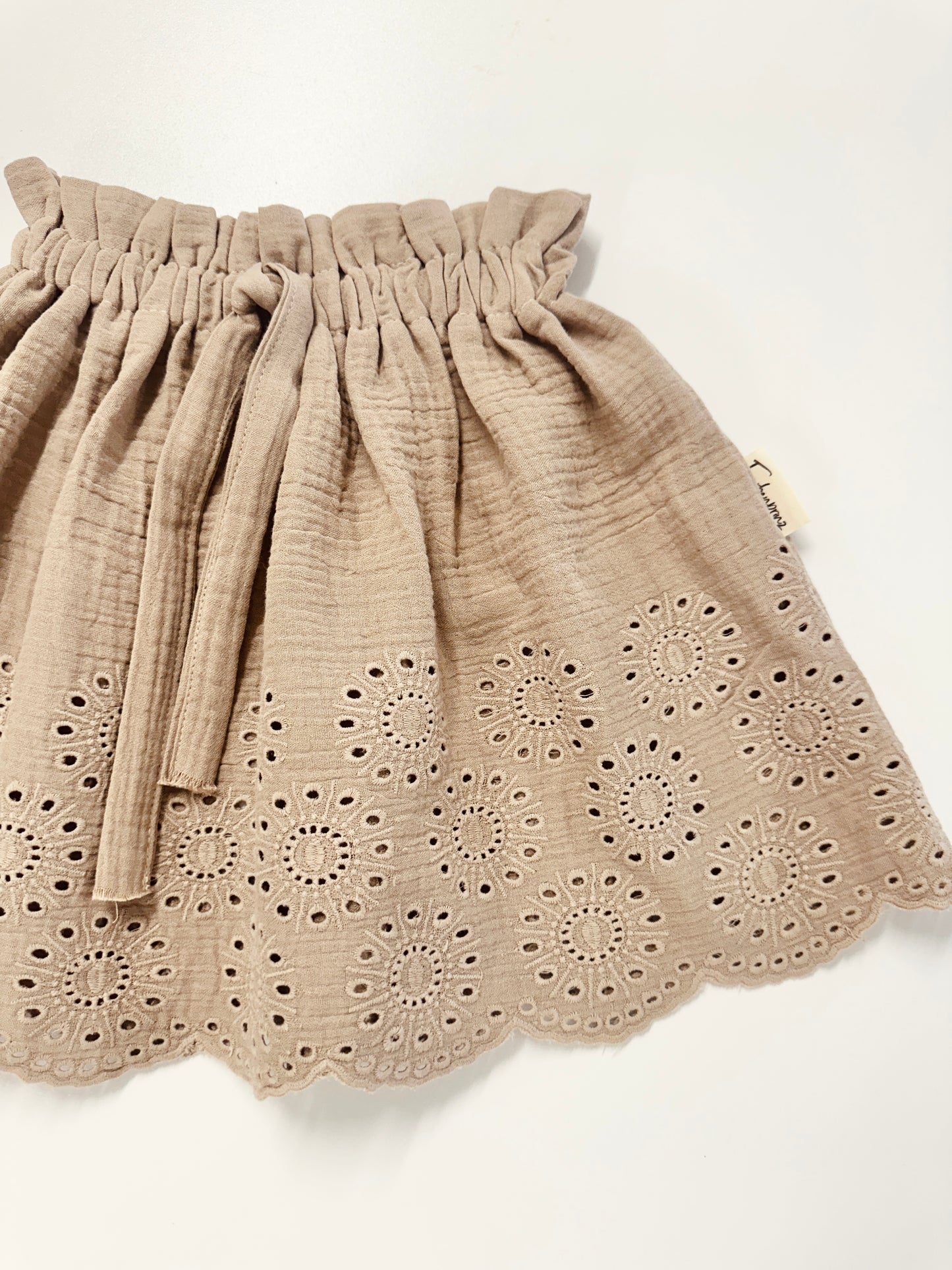 Paperbag Rock, Musselin gestickt, 12-16 Jahre, 45cm lang