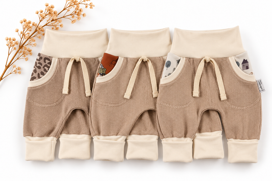 Weiche Babyhose von Farbenprinz, Mitwachshose aus Baumwolle mit langem Bündchen, in Größe 62-68, bequem und elastisch