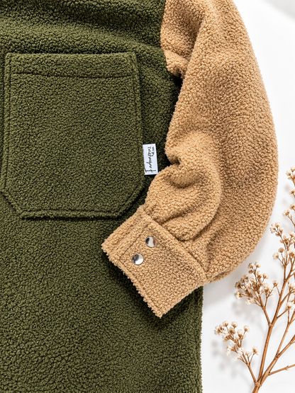 Bouclé-Mantel von Farbenprinz, kniekurz, mit 7 Stoffen zur Auswahl, Größe 42-44, zeigt verschiedene Stoffmuster und den Mantel im Detail.